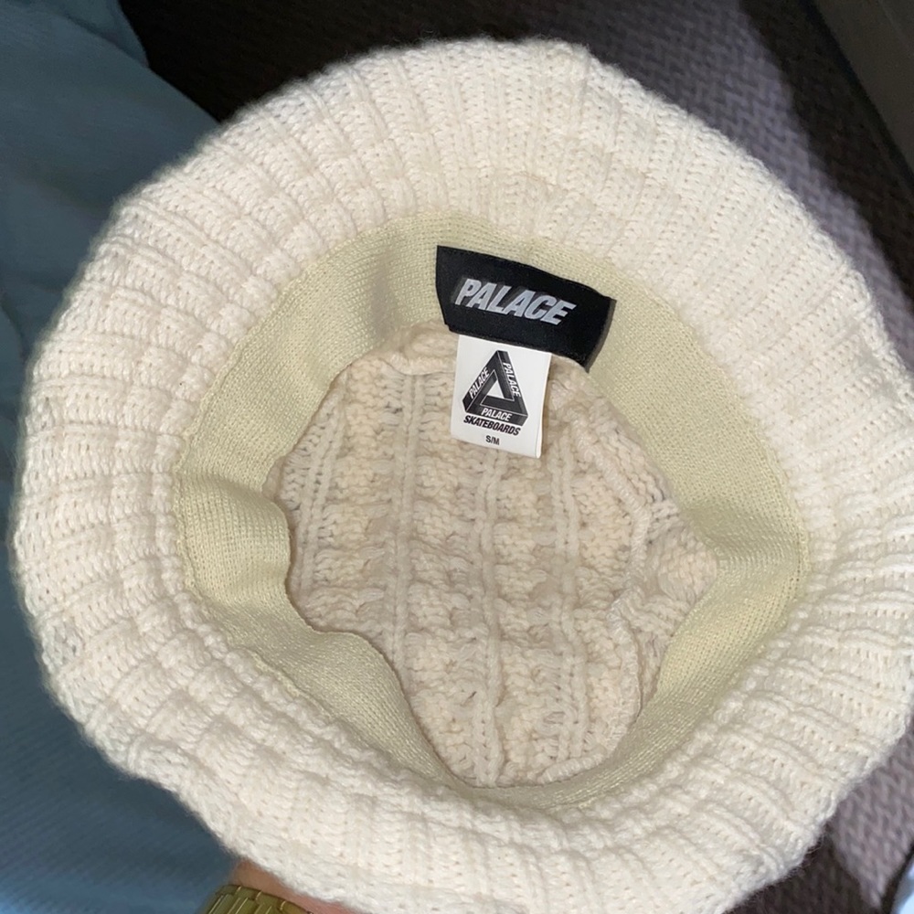 Palace bucket hat. Knitted. Perfect condition unused. White. Small/medium hat